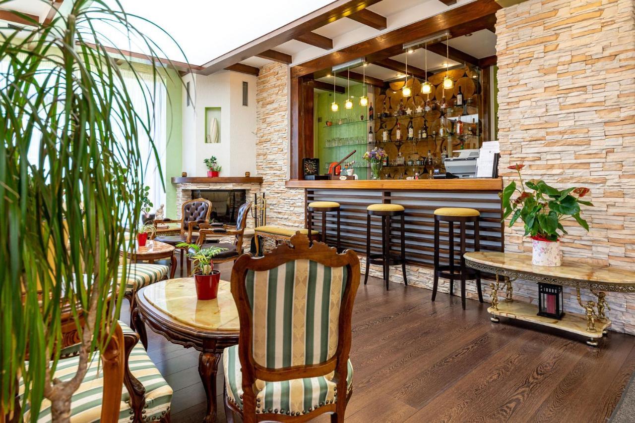 Hotel Casa Freya à Buşteni Extérieur photo