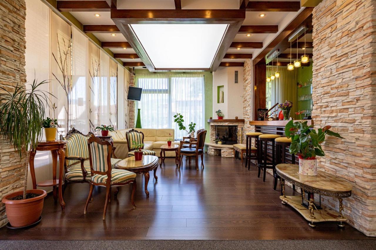 Hotel Casa Freya à Buşteni Extérieur photo