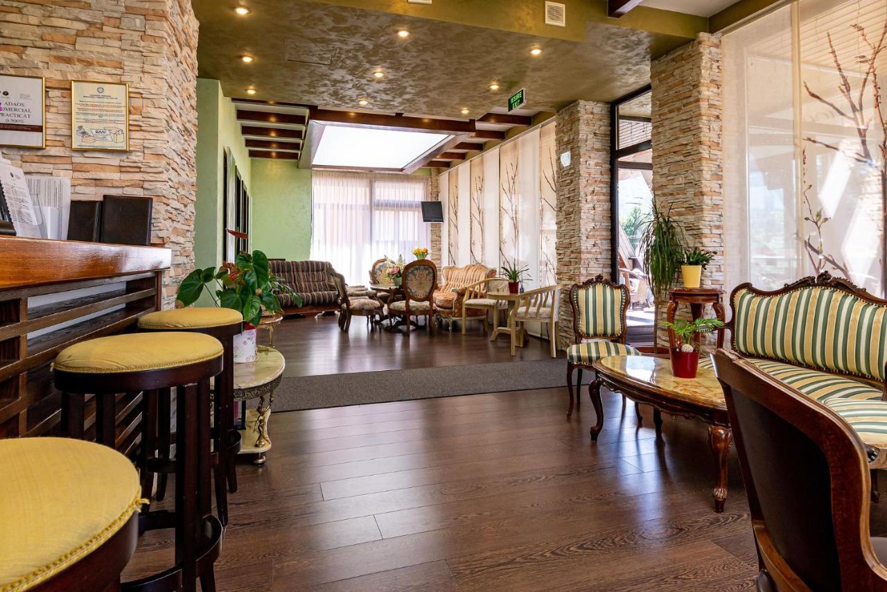 Hotel Casa Freya à Buşteni Extérieur photo