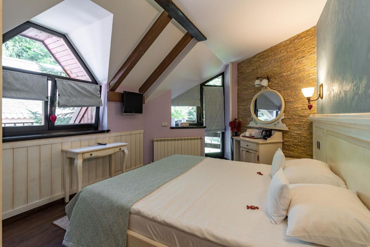 Hotel Casa Freya à Buşteni Extérieur photo